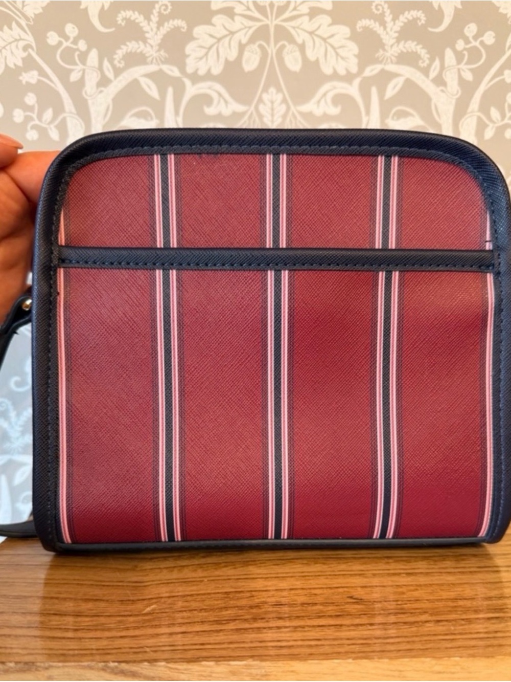 Tommy Hilfiger Signature Stripe Crossbody Bag - Picture 4 of 15